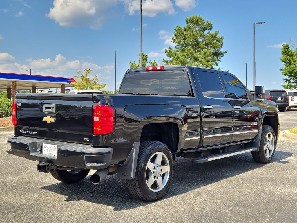 2016 Chevrolet Silverado 2500HD LTZ photo 3