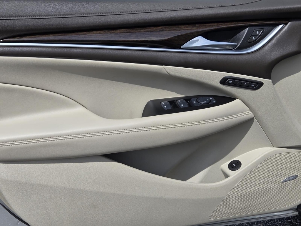 2017 Buick LaCrosse Essence, 139161, Photo