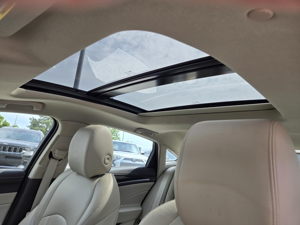2017 Buick LaCrosse Essence, 139161, Photo
