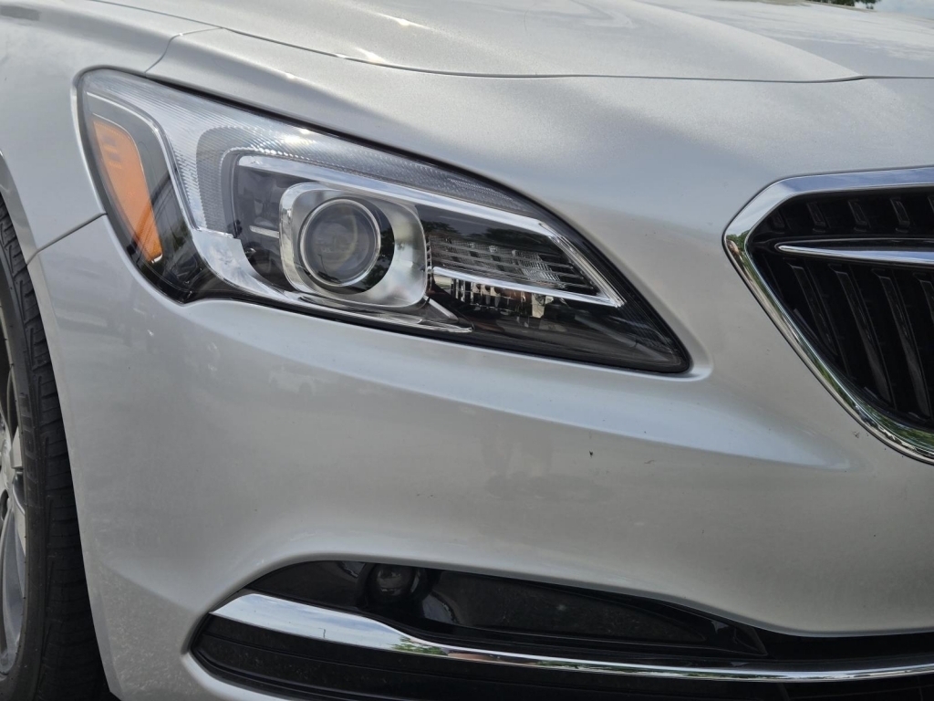 2017 Buick LaCrosse Essence, 139161, Photo