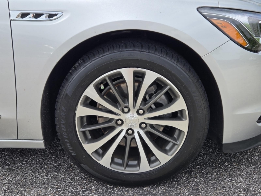 2017 Buick LaCrosse Essence, 139161, Photo