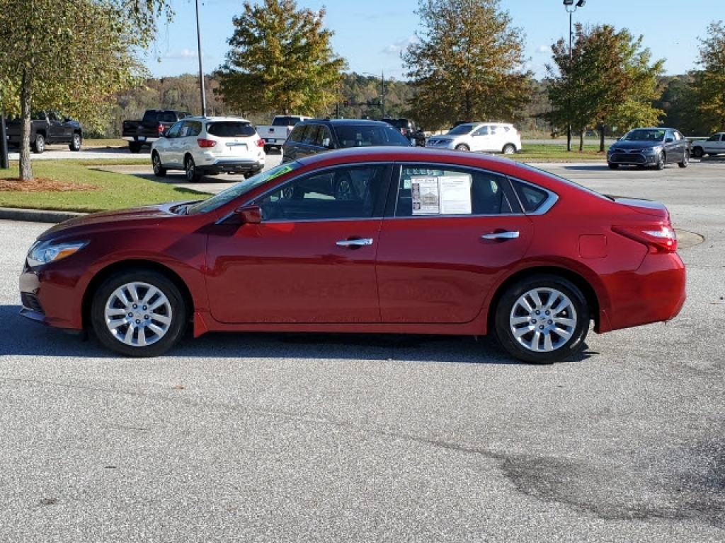 Used Red 2017 Nissan Altima stk 26899 Bent Creek Motors, LLC