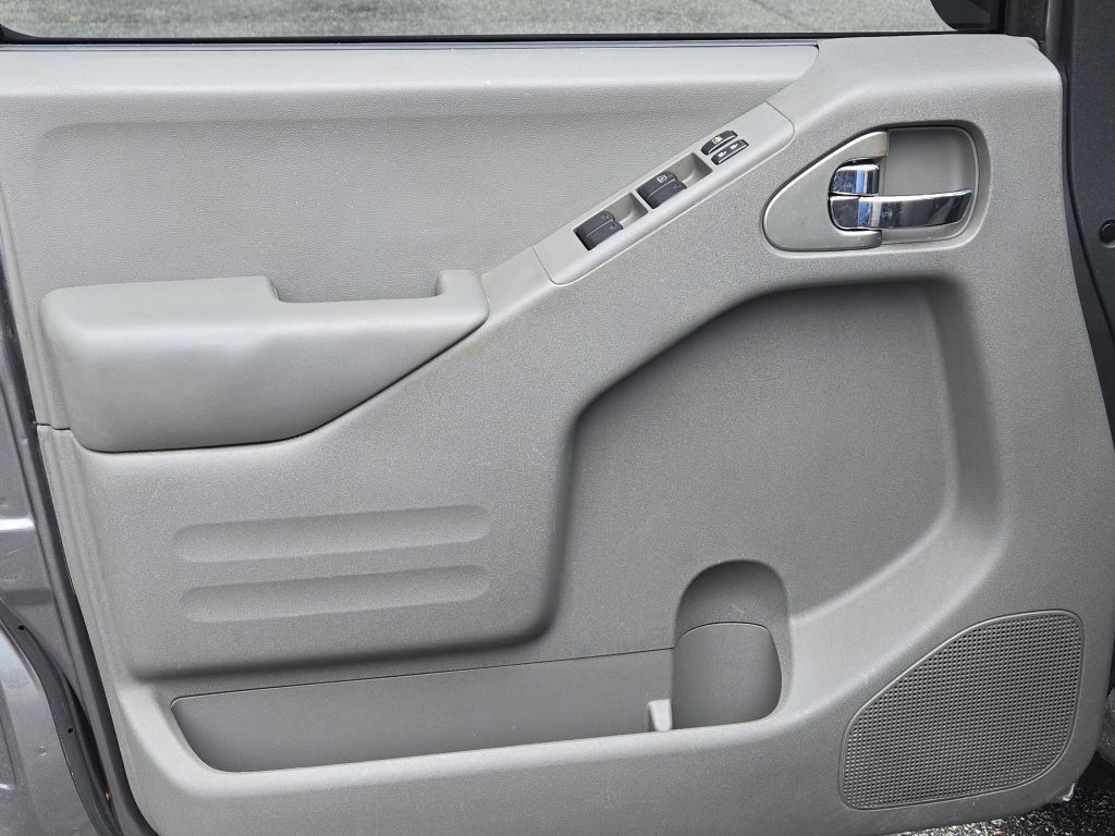 2017 Nissan Frontier SV photo 13