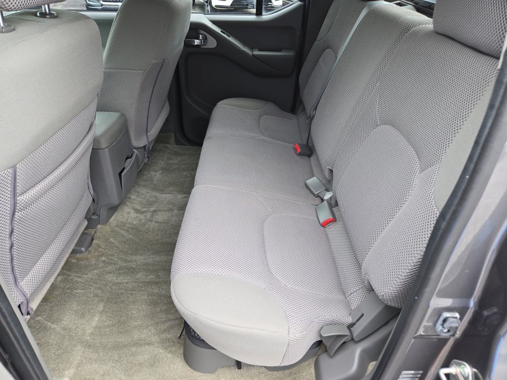 2017 Nissan Frontier SV photo 16