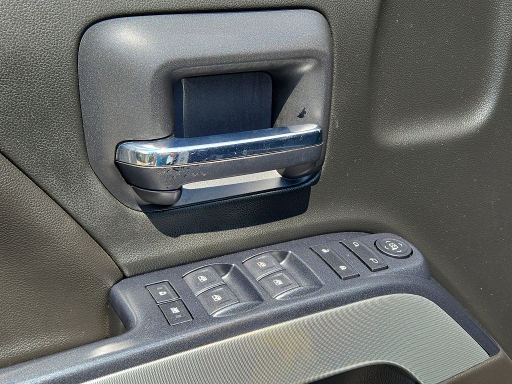 2018 Chevrolet Silverado 1500 LT photo 17
