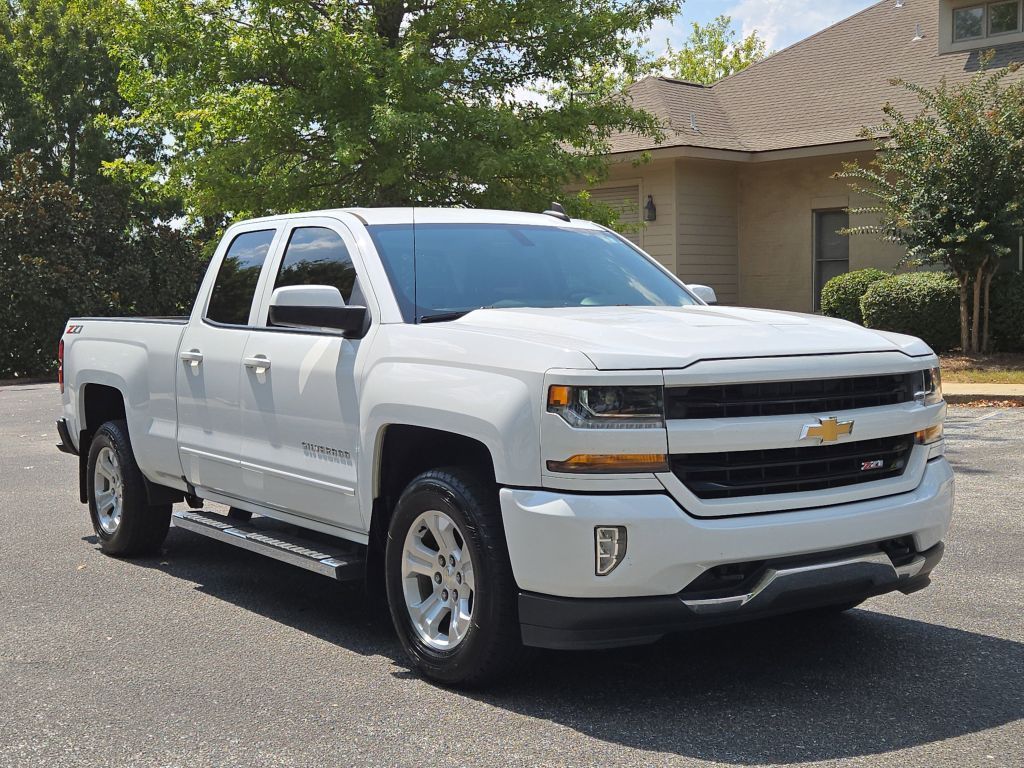2018 Chevrolet Silverado 1500 LT photo 3