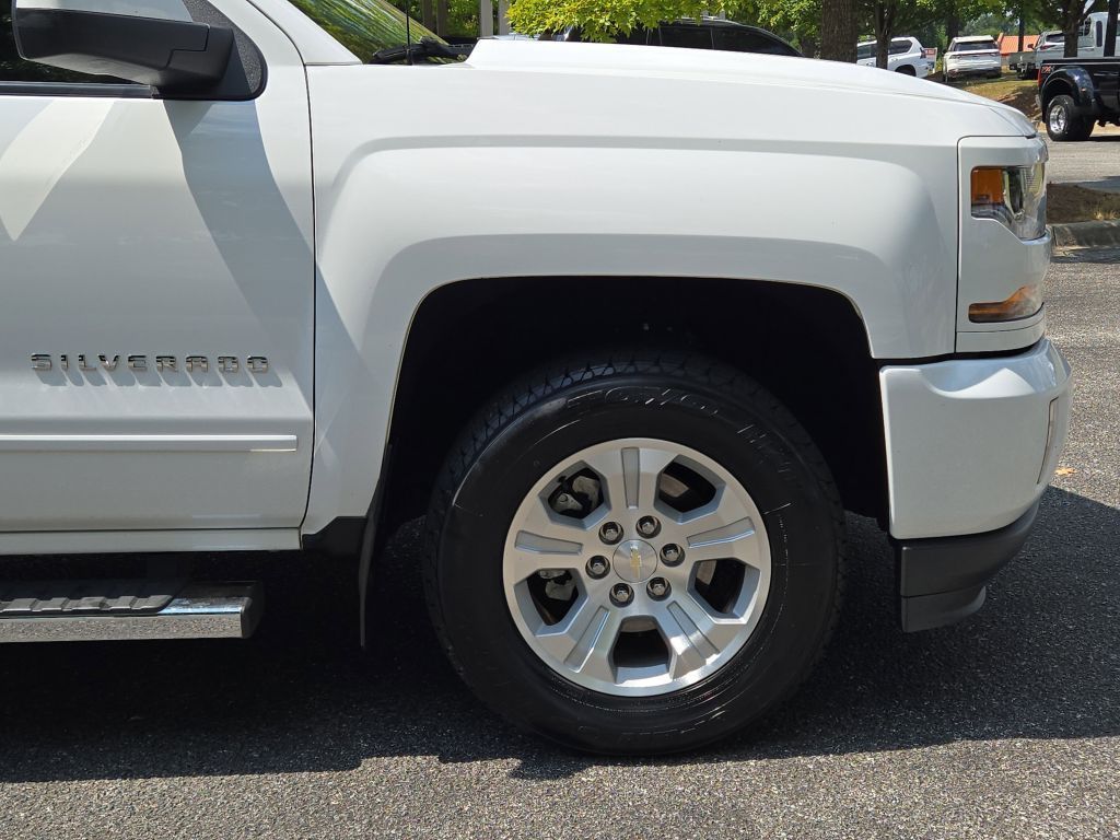 2018 Chevrolet Silverado 1500 LT photo 4