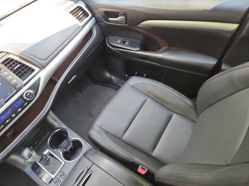 2018 Toyota Highlander XLE photo 12
