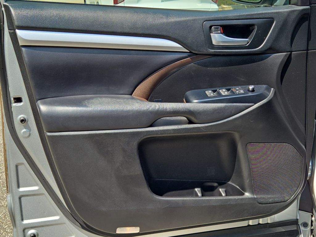2018 Toyota Highlander XLE photo 17