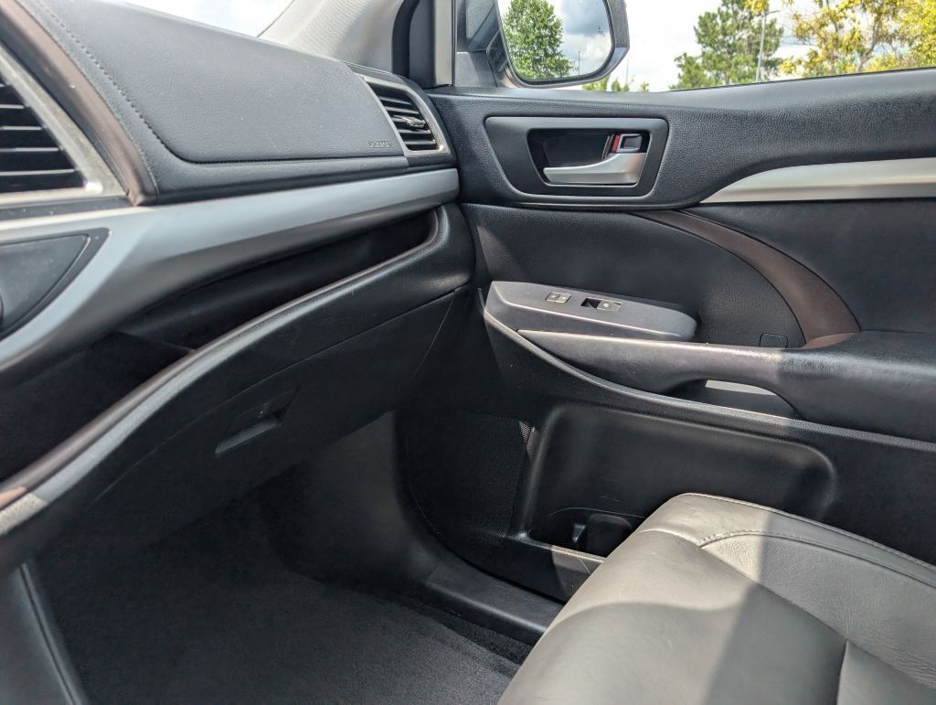 2018 Toyota Highlander XLE photo 26