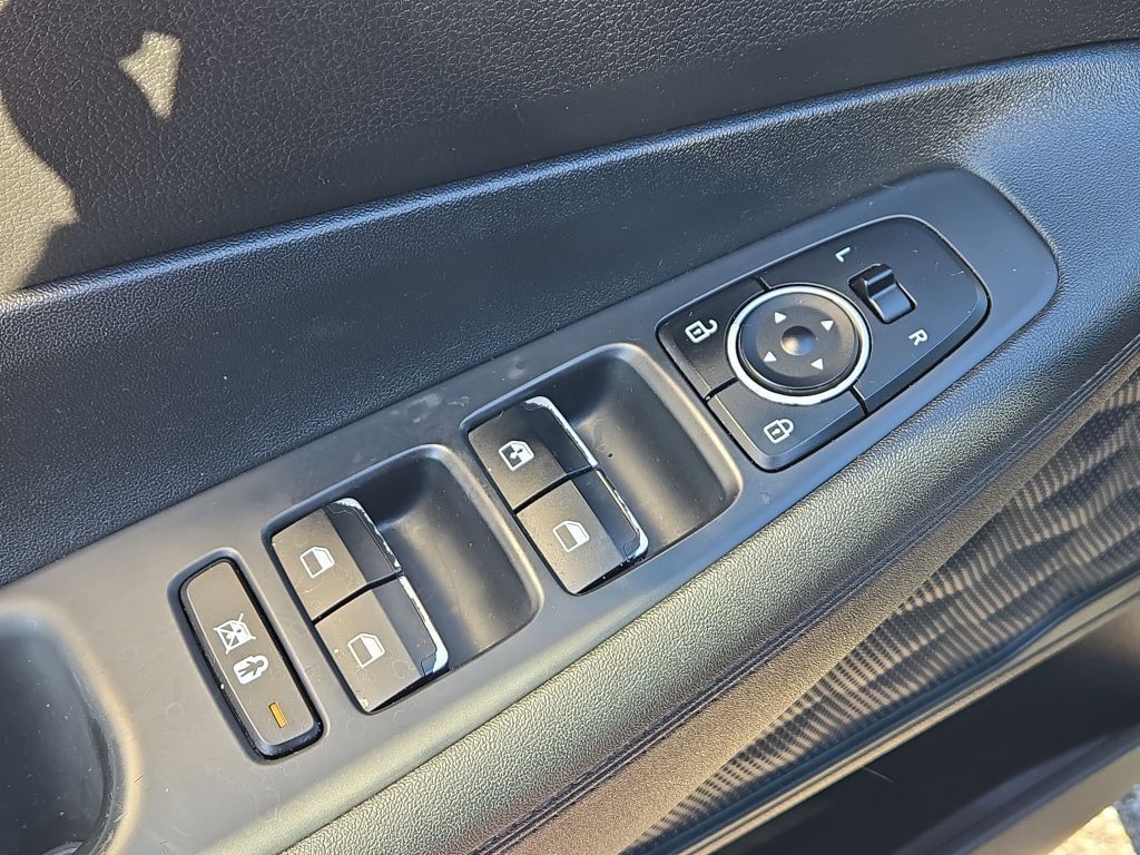 2019 Hyundai Santa Fe SE, 121002, Photo