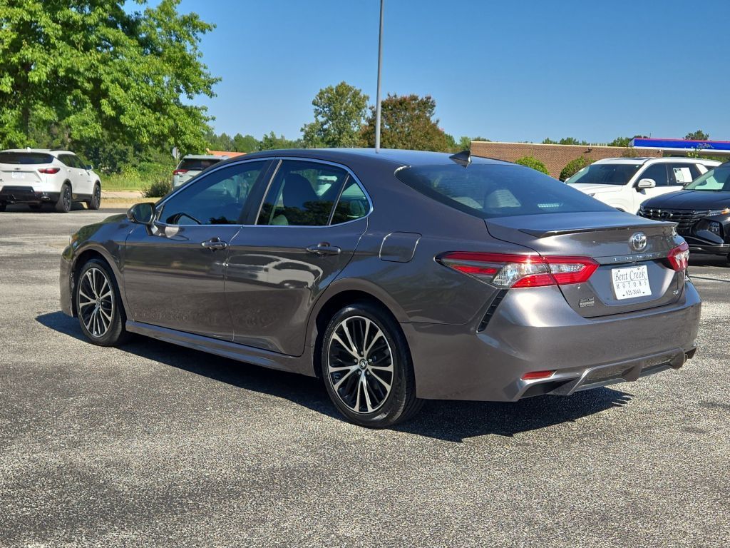 2019 Toyota Camry SE photo 10