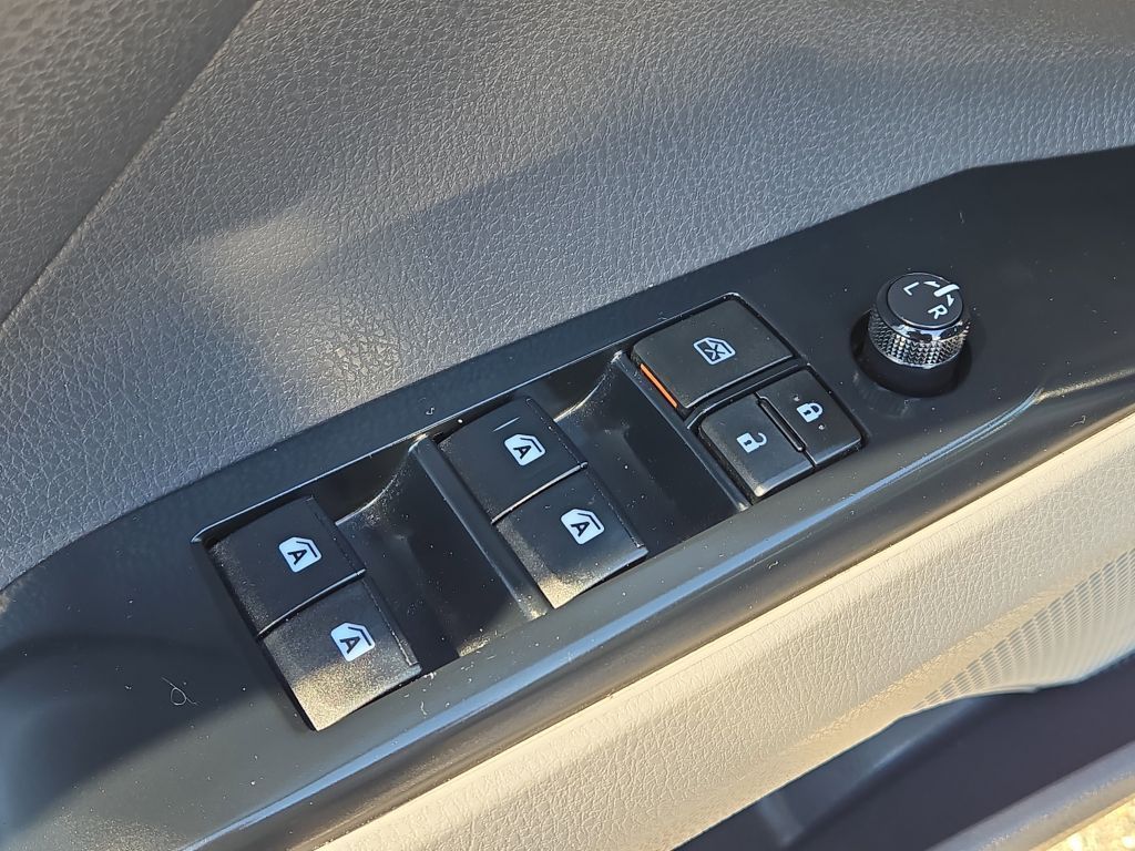 2019 Toyota Camry SE photo 12