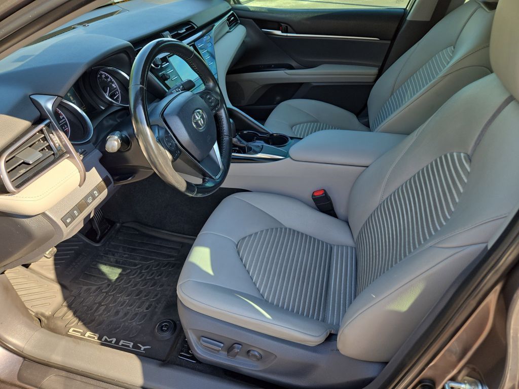 2019 Toyota Camry SE photo 13