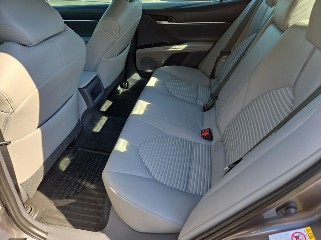 2019 Toyota Camry SE photo 14