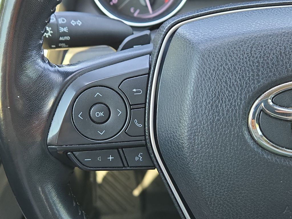 2019 Toyota Camry SE photo 18