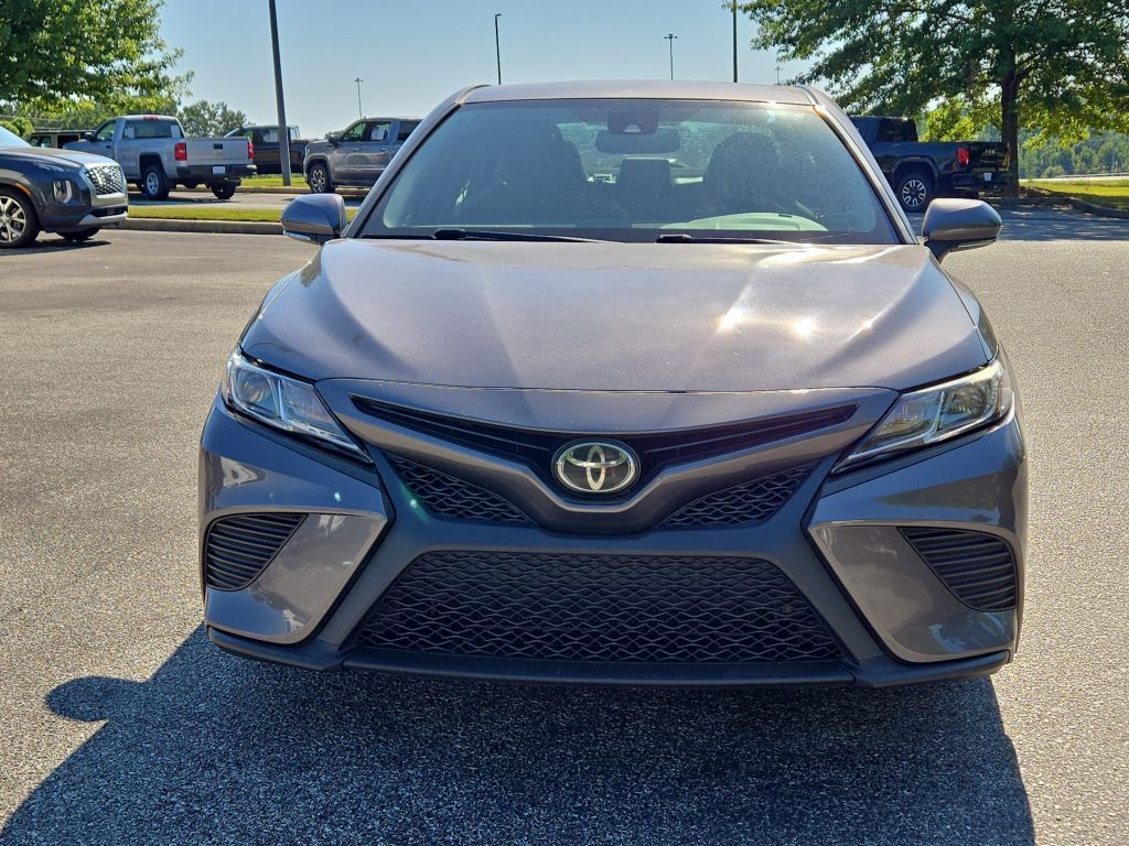 2019 Toyota Camry SE photo 2