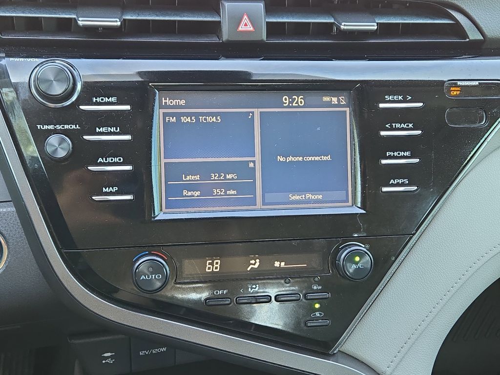 2019 Toyota Camry SE photo 21