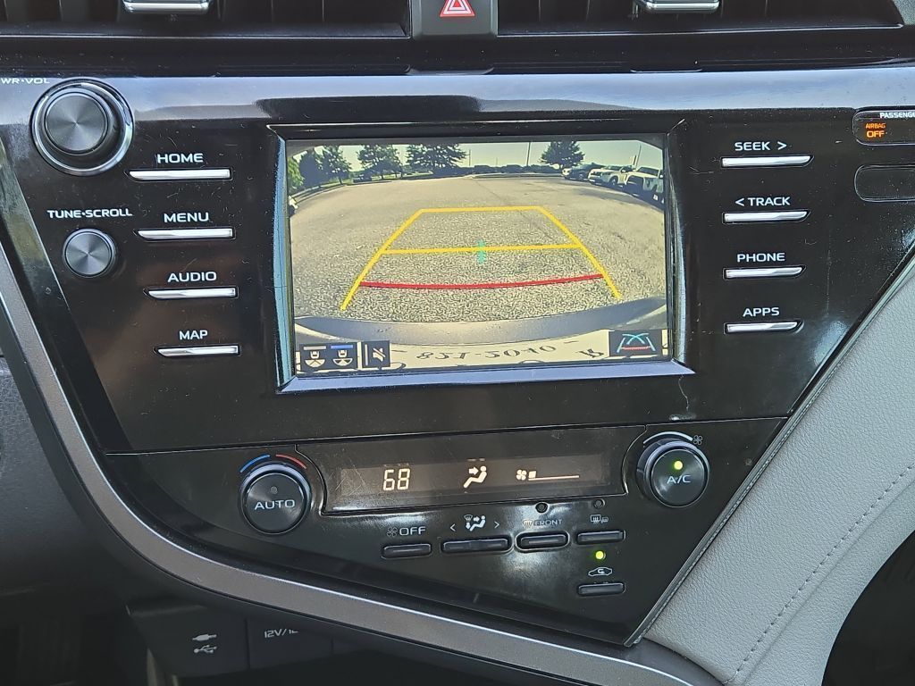 2019 Toyota Camry SE photo 22