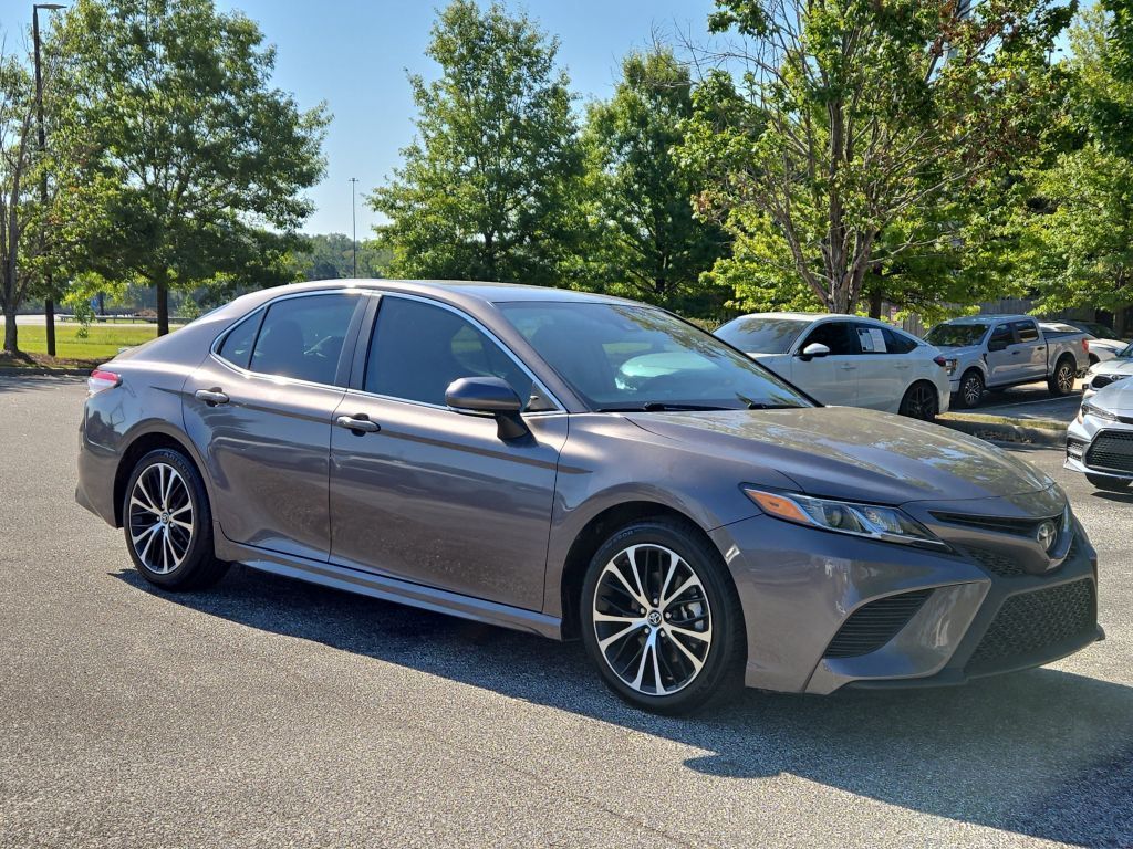 2019 Toyota Camry SE photo 5