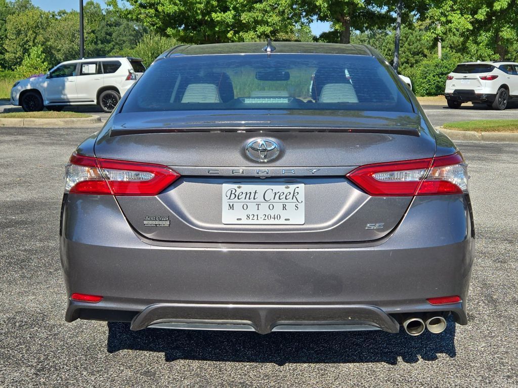 2019 Toyota Camry SE photo 8