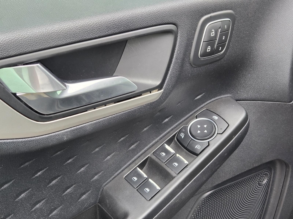 2020 Ford Escape SEL, A15060, Photo