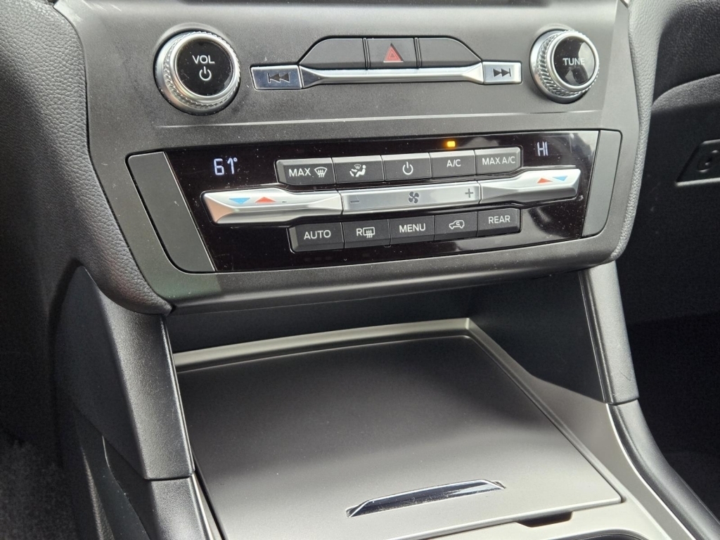 2020 Ford Explorer XLT, B14556, Photo