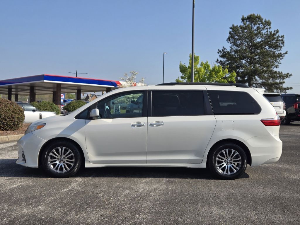 2020 Toyota Sienna XLE, 046890, Photo