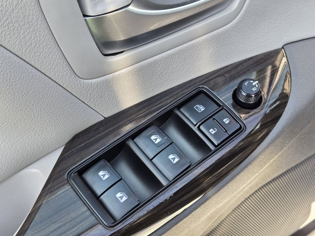 2020 Toyota Sienna XLE, 046890, Photo