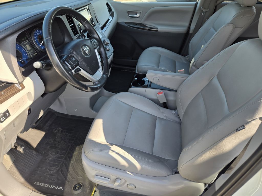 2020 Toyota Sienna XLE, 046890, Photo