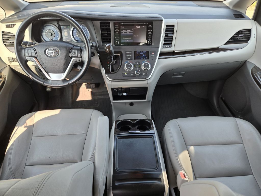 2020 Toyota Sienna XLE, 046890, Photo