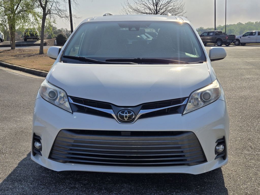 2020 Toyota Sienna XLE, 046890, Photo