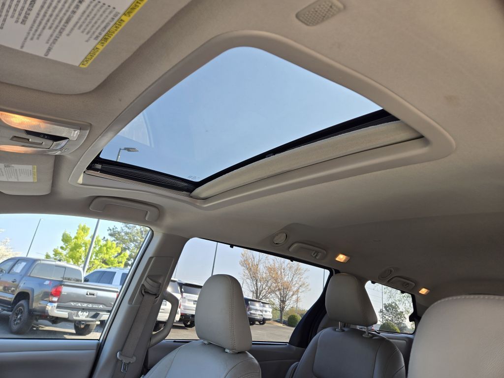 2020 Toyota Sienna XLE, 046890, Photo