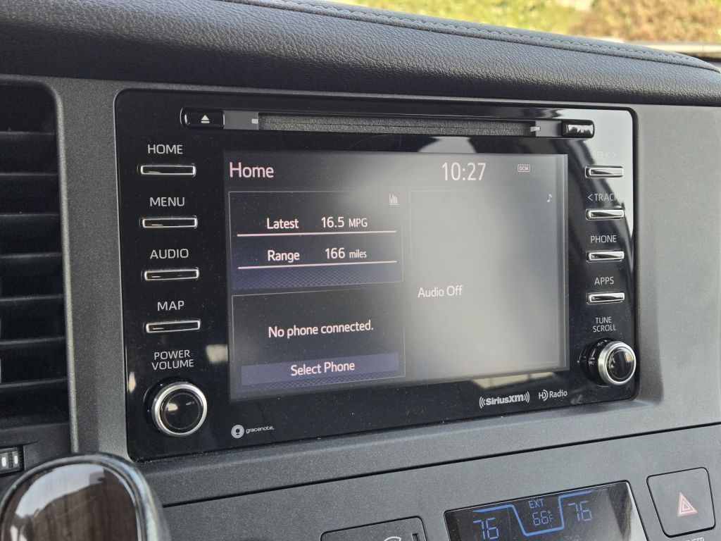 2020 Toyota Sienna XLE, 046890, Photo