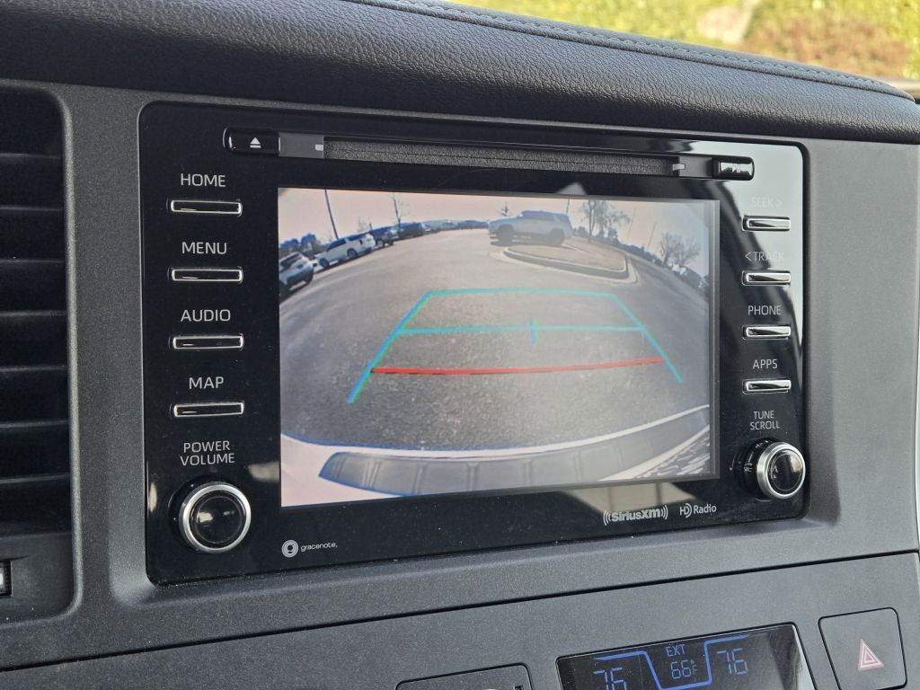 2020 Toyota Sienna XLE, 046890, Photo