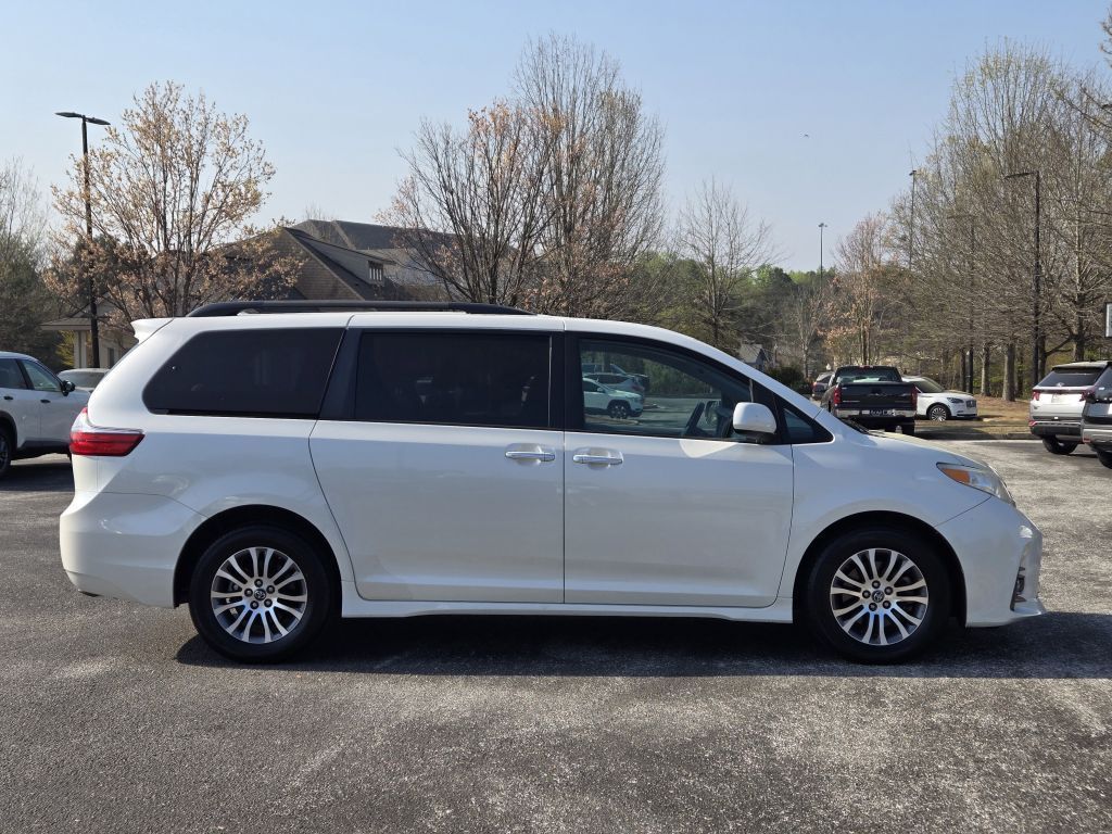 2020 Toyota Sienna XLE, 046890, Photo