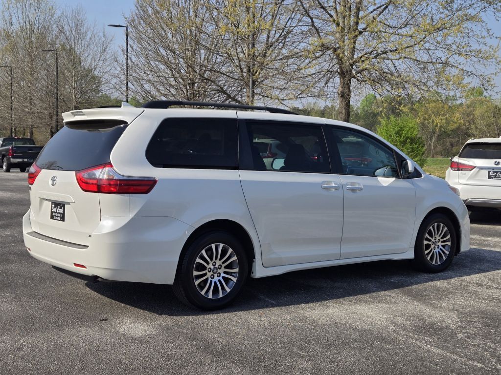 2020 Toyota Sienna XLE, 046890, Photo
