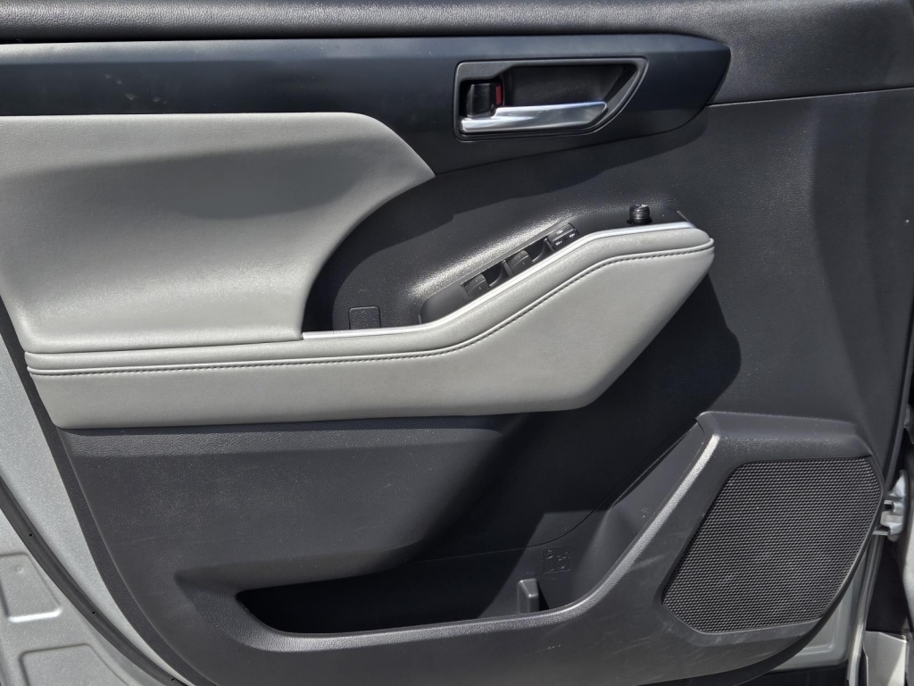 2021 Toyota Highlander XLE, 038721, Photo