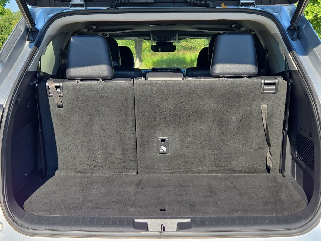 2021 Toyota Highlander Limited photo 10