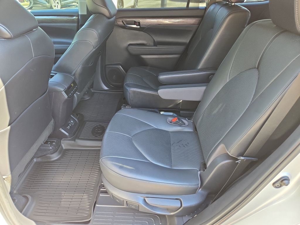 2021 Toyota Highlander Limited photo 16