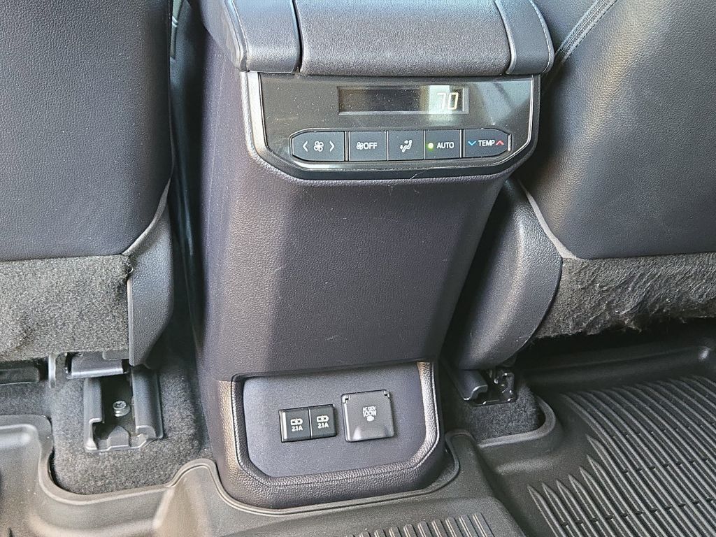 2021 Toyota Highlander Limited photo 17