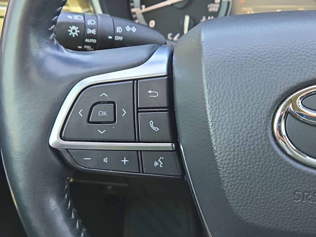 2021 Toyota Highlander Limited photo 22