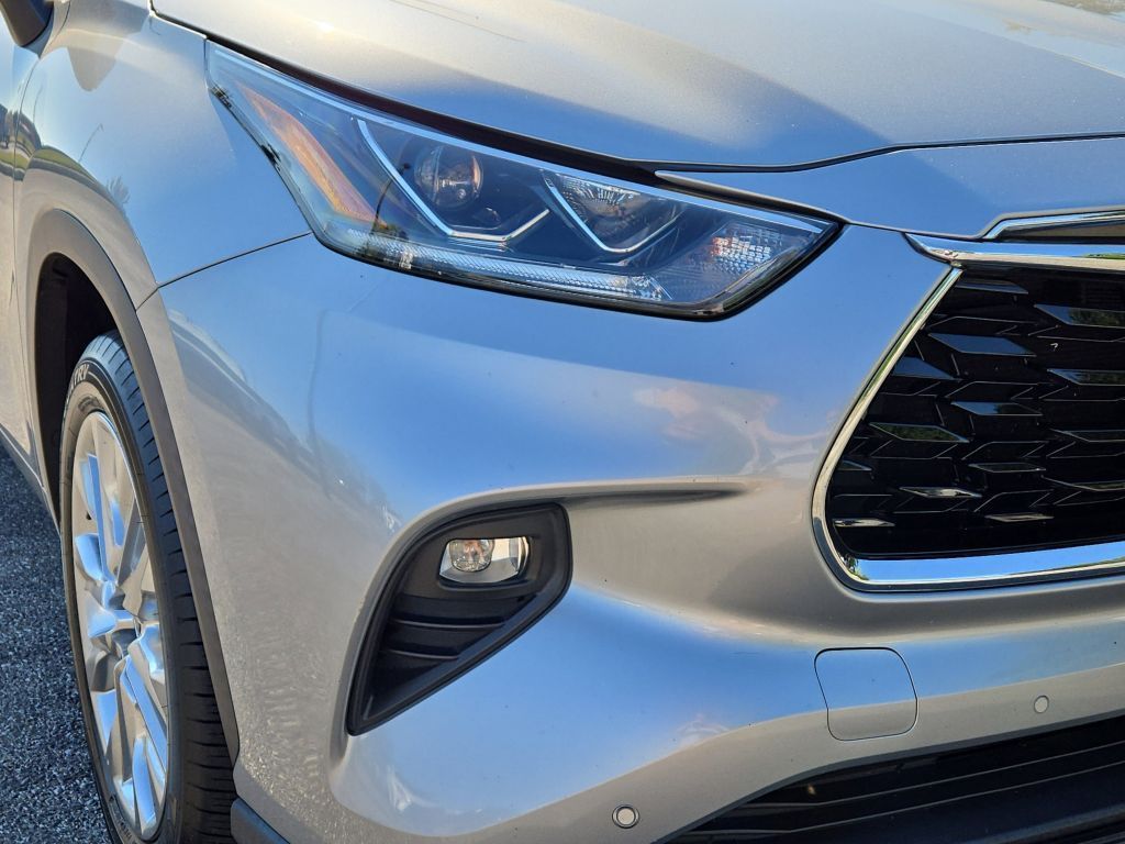 2021 Toyota Highlander Limited photo 3