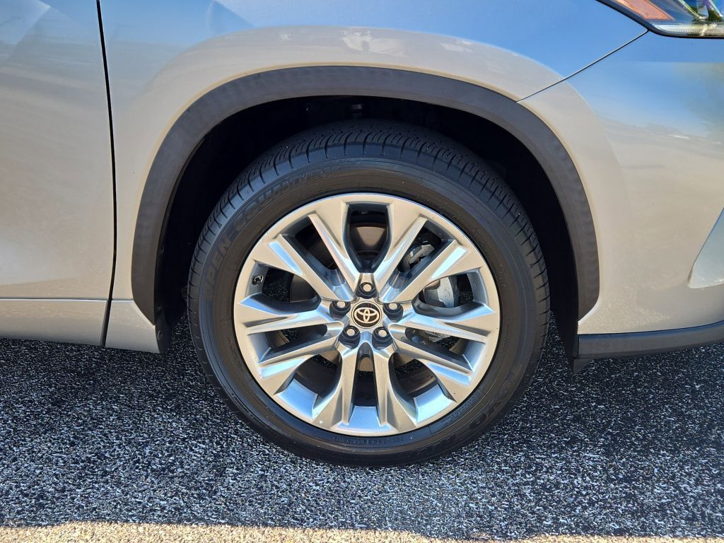 2021 Toyota Highlander Limited photo 4