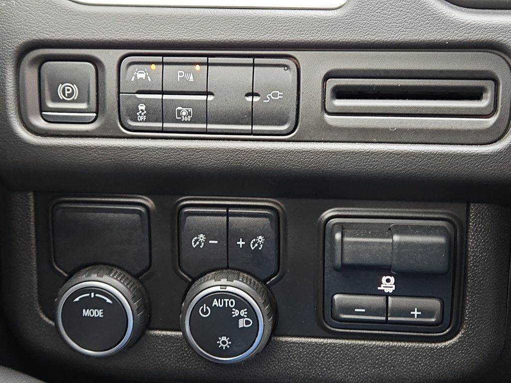 2022 Chevrolet Suburban LT, 109387, Photo