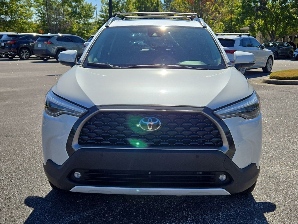 2022 Toyota Corolla Cross XLE photo 2