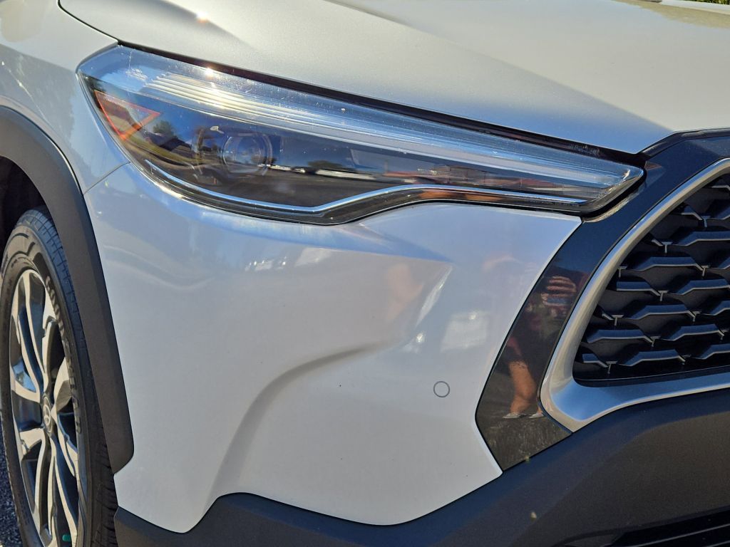 2022 Toyota Corolla Cross XLE photo 3