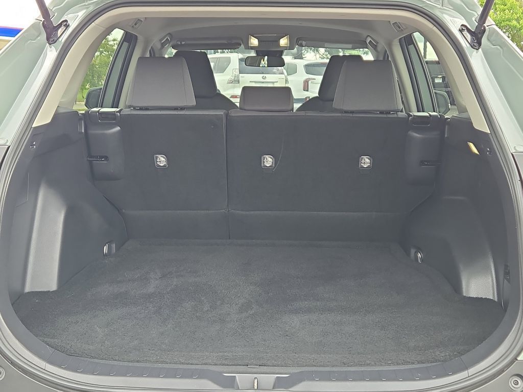2022 Toyota RAV4 XLE photo 7