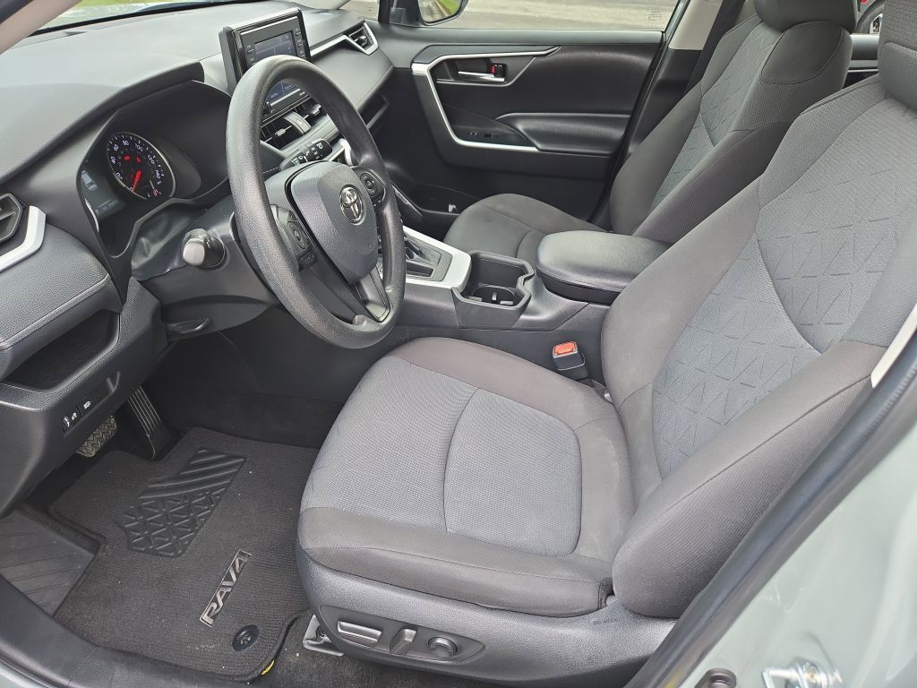 2022 Toyota RAV4 XLE photo 12