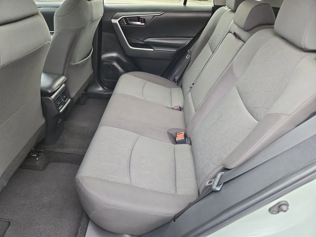 2022 Toyota RAV4 XLE photo 13